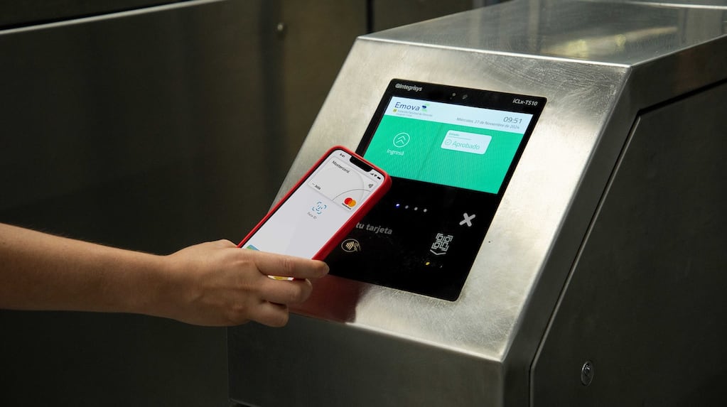 Tarjetas de crédito: crecen los pagos sin contacto, impulsados por el transporte