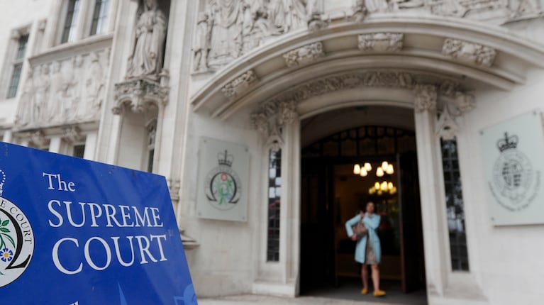 Caso Cupón PBI: los beneficiarios de la sentencia acusaron a la Argentina de negarse a negociar 2 La Corte Suprema del Reino Unido, en Londres, rechazó revisar la sentencia de primera instancia por el caso Cupón PBI. (AP Foto/Frank Augstein, archivo)