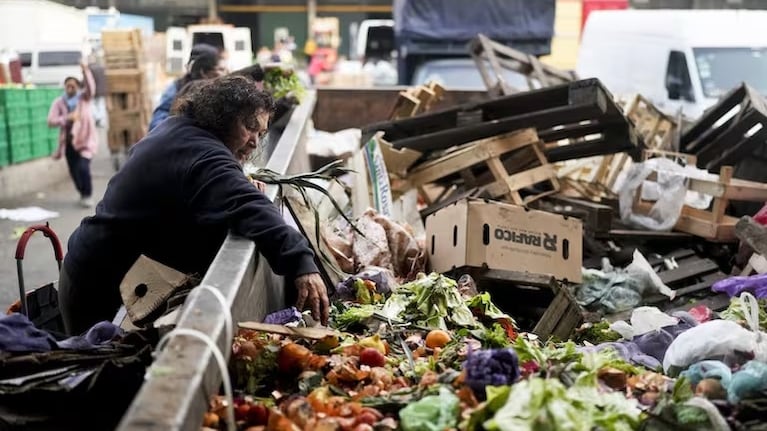 Estos ingresos necesitó una familia en julio de 2025 para no ser pobre en la Argentina 2 La pobreza en Argentina. (Foto: Reuters)