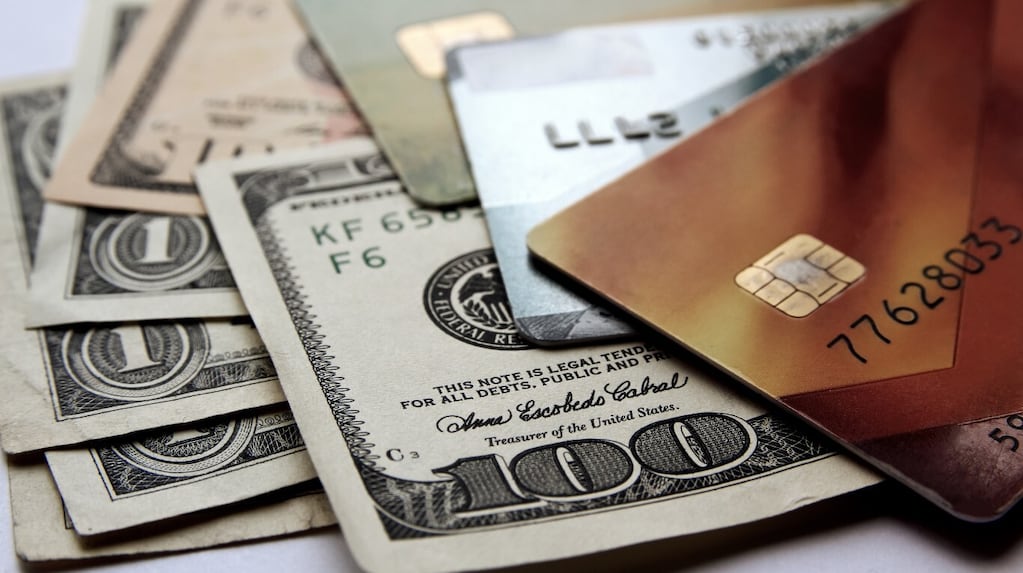 Dólar oficial y dólar tarjeta: banco por banco, a cuánto cotizan este miércoles 27 de agosto