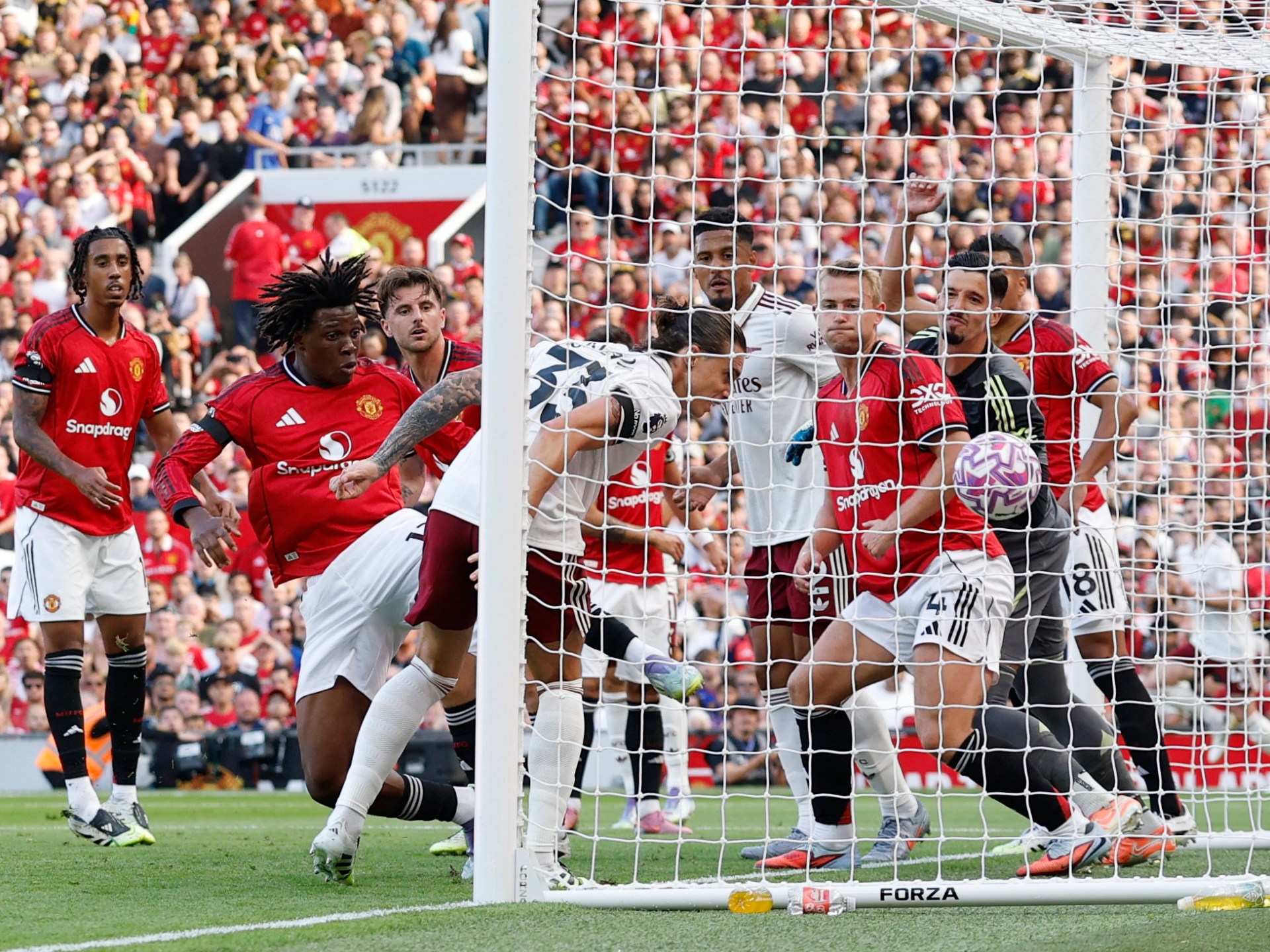 Arsenal capitalice el error de Bayindir para ganar 1-0 en el Manchester United