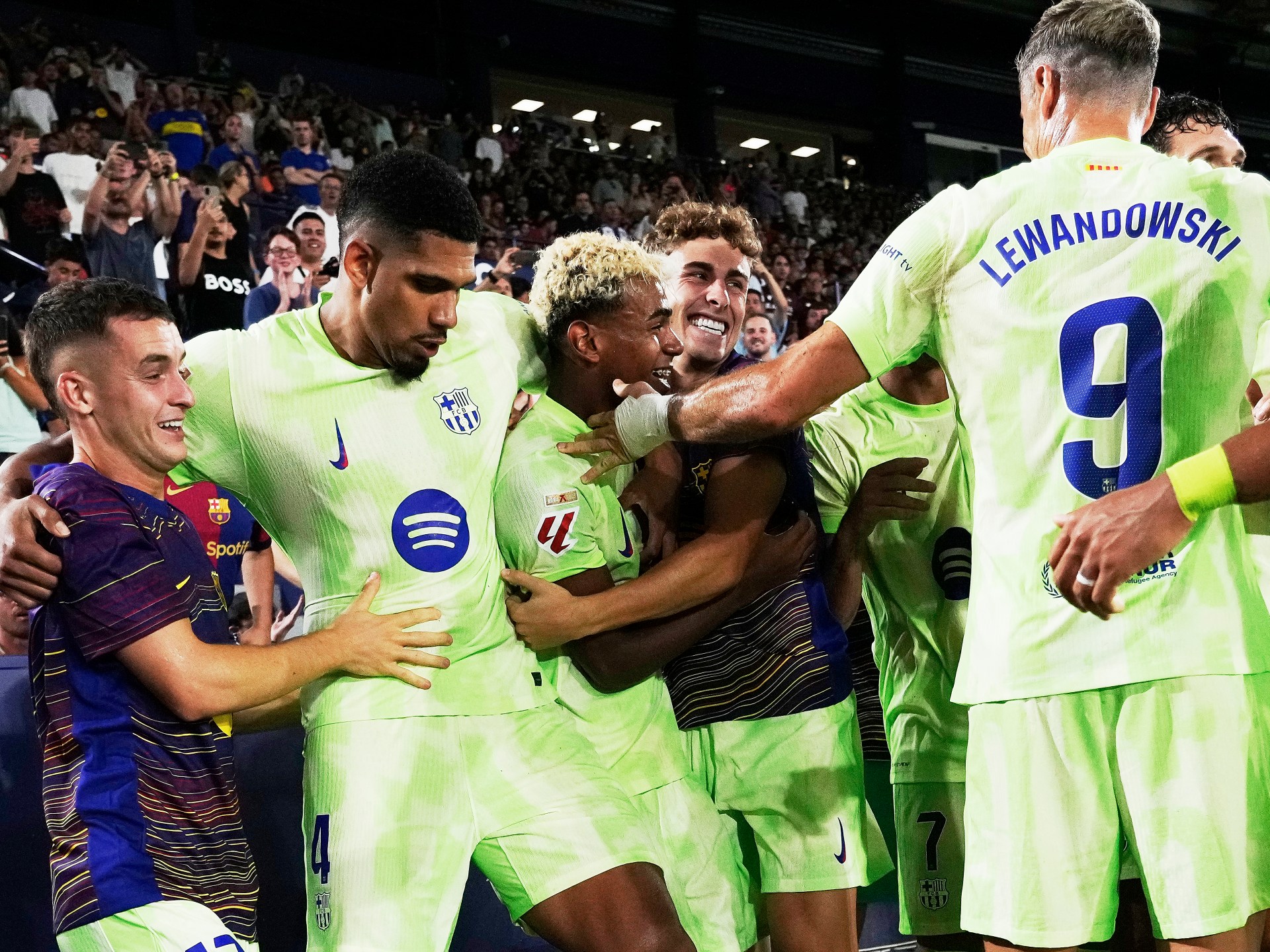 Barcelona derrota a Levante con un regreso emocionante en La Liga