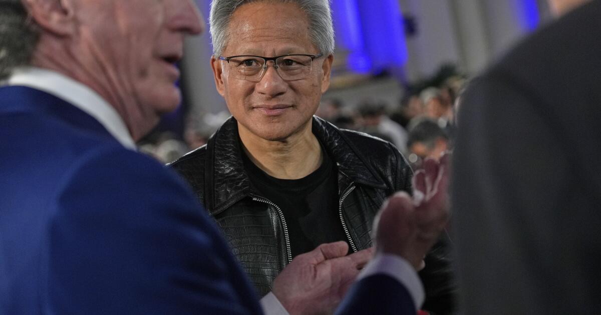 China convoca a Nvidia sobre 'riesgos de seguridad de puerta trasera' en chips H20