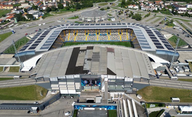 PSG vs Tottenham: Supercopa de la UEFA - equipos, inicio, alineaciones 5 Una vista general del Stadio Friuli antes del partido de la Super Copa de la UEFA 2025 entre Paris Saint-Germain y Tottenham Hotspur en el estadio Friuli el 11 de agosto de 2025 en Udine, Italia