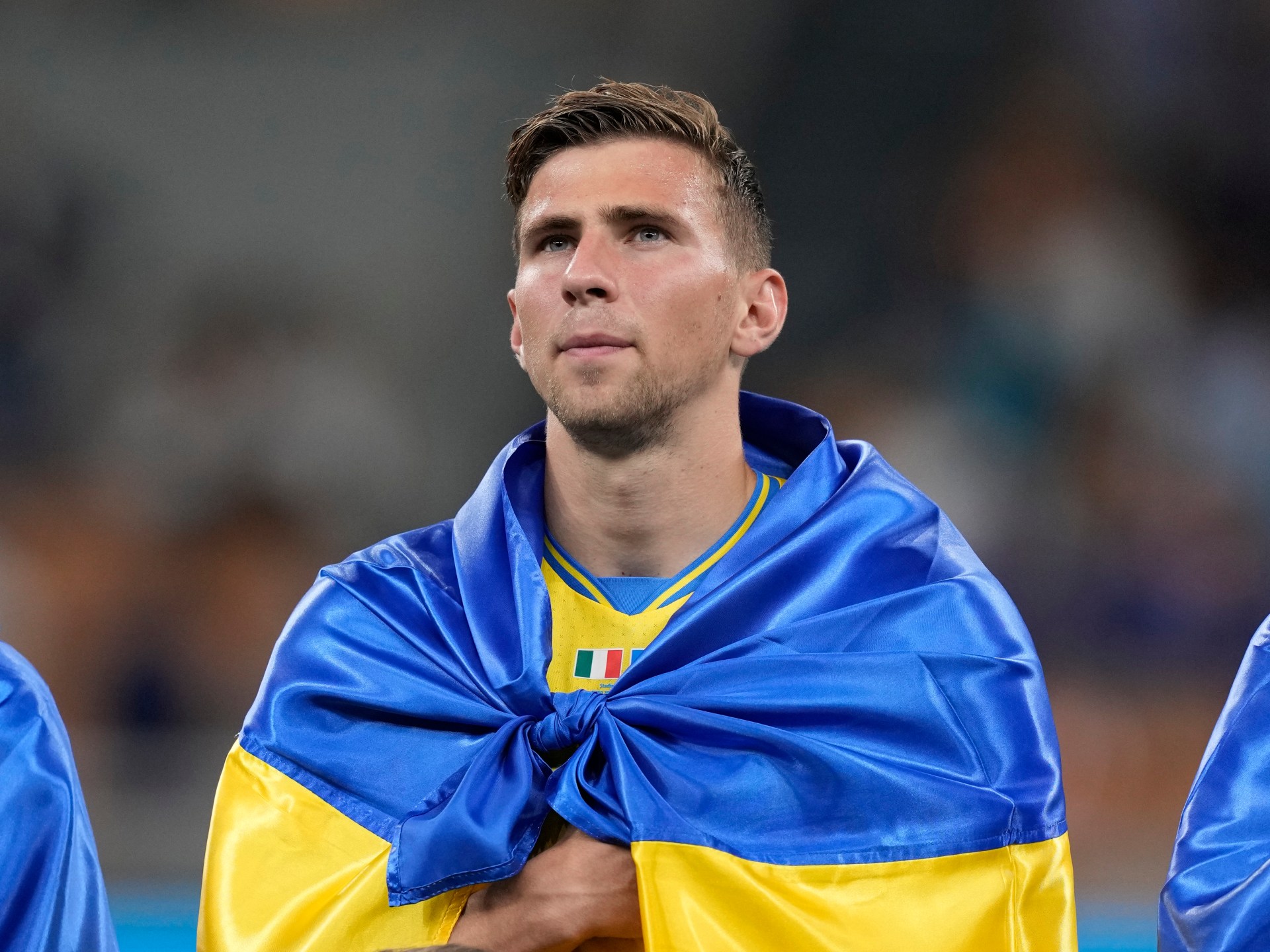 Illia Zabarnyi: Firma de PSG Ucrania Defensor de Bournemouth