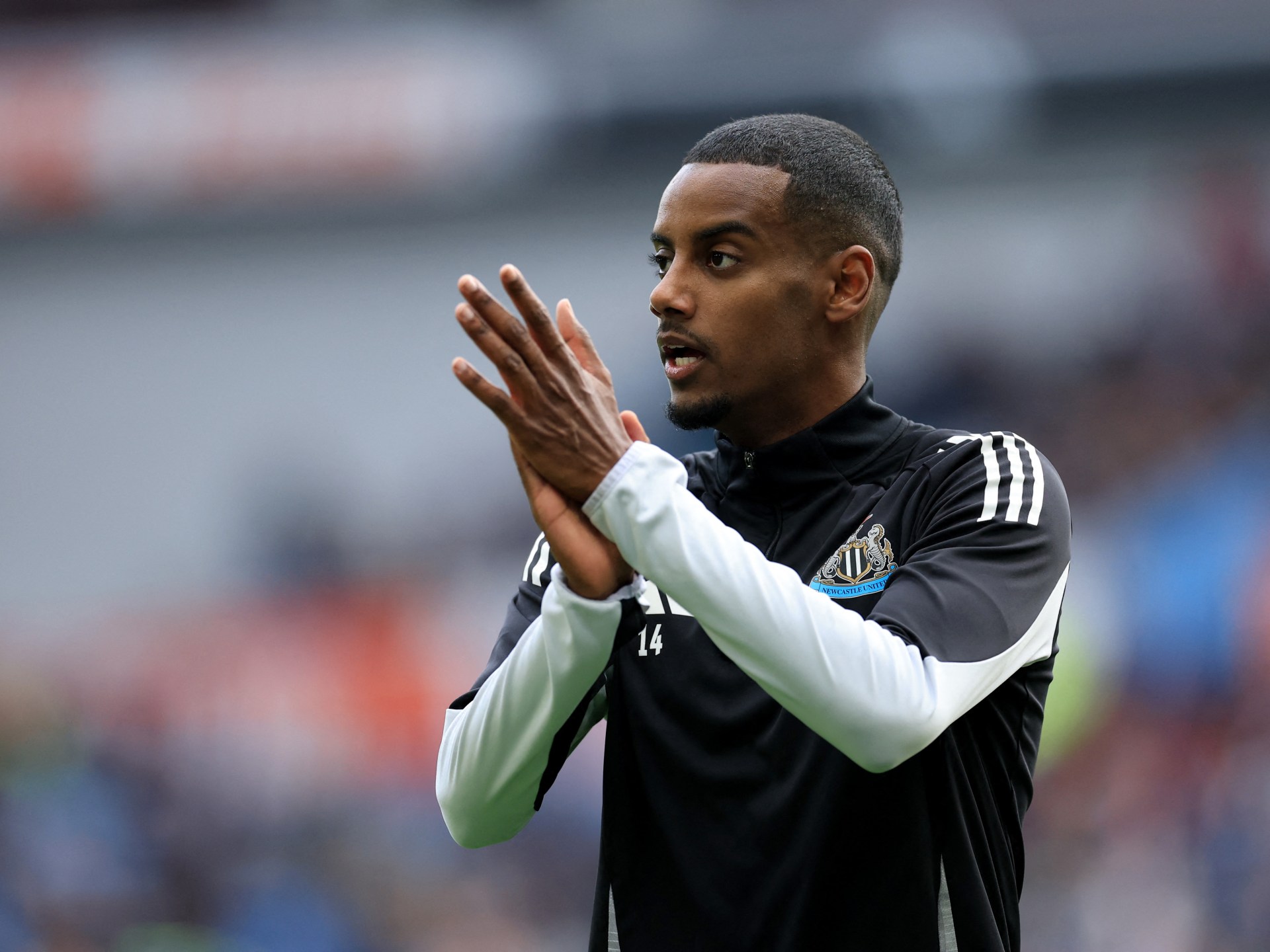 Isak tiene Newcastle Future pero no jugará contra el Liverpool