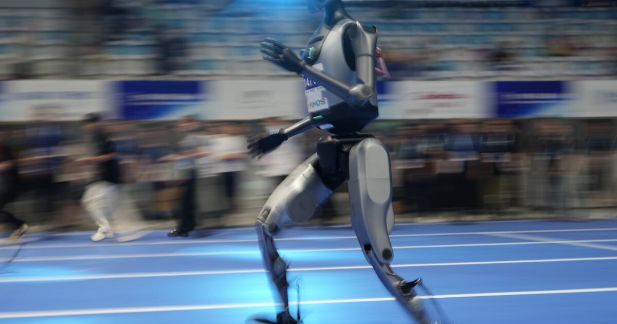 Los juegos de robot humanoide del primer mundo de Beijing comienzan con hip-hop, artes marciales y música
