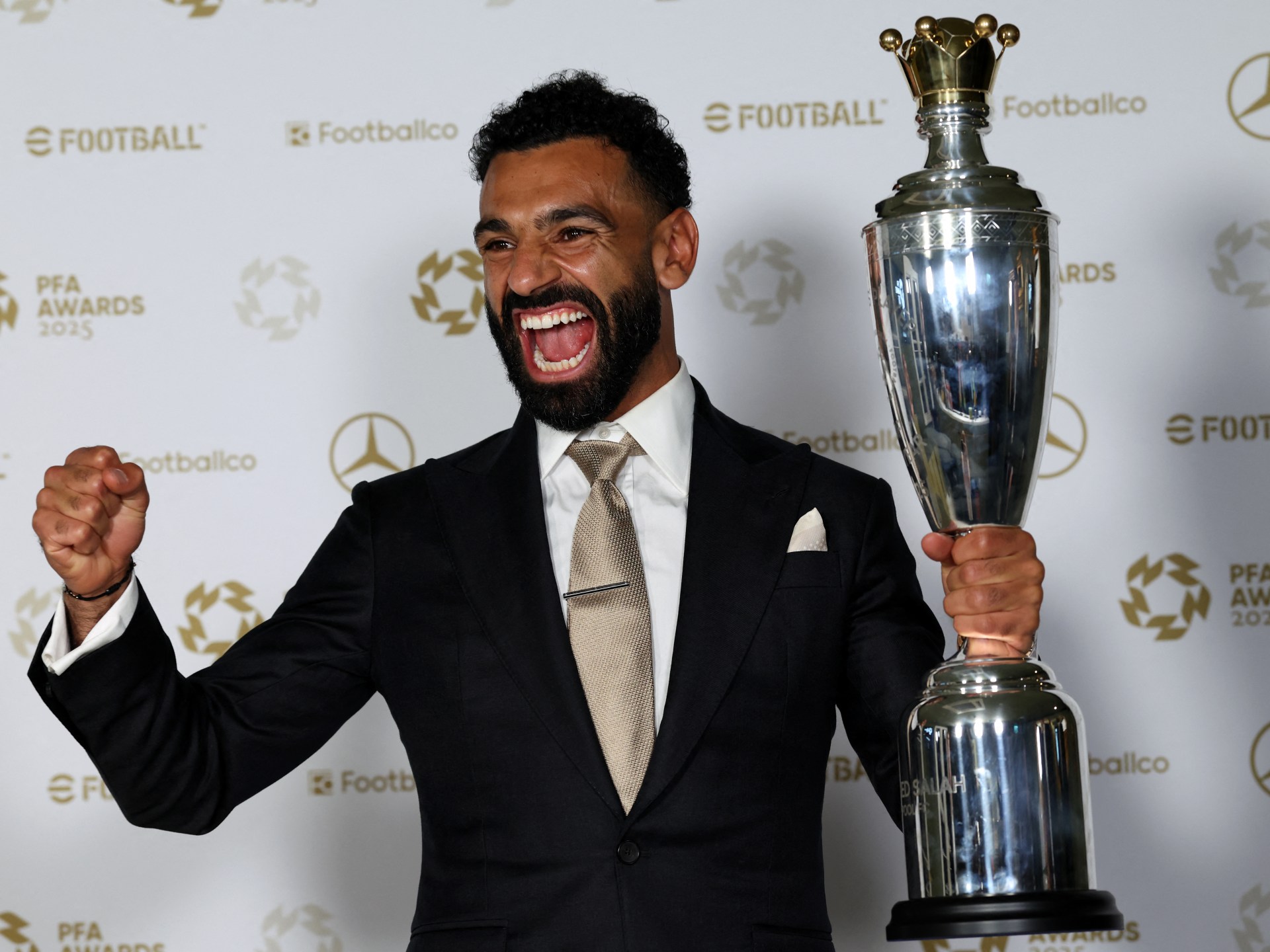 Mo Salah gana el tercer premio de Jugador del Año de la PFA