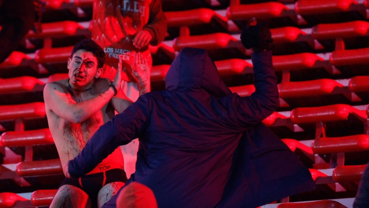 Partido abandonado en Argentina con 10 heridos, 90 arrestados a medida que estalla la violencia