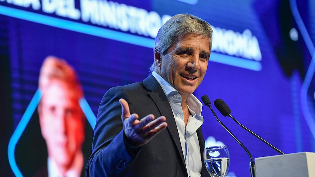 El plan de Luis Caputo para defender el techo de la banda cambiaria y garantizar el pago de la deuda