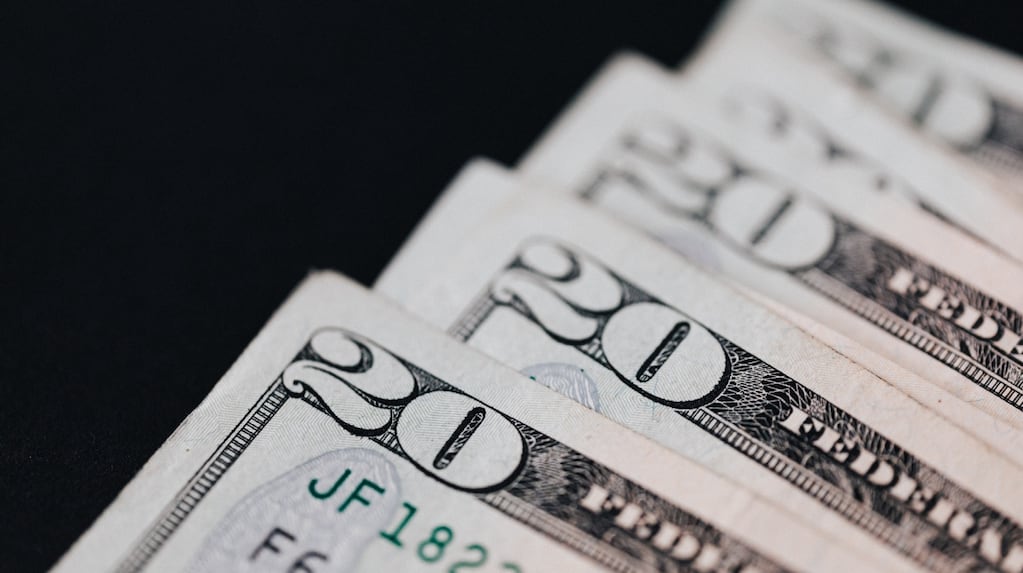 Dólar hoy: a cuánto cotizan el oficial, el blue, el mayorista, el MEP, el CCL y el Cripto