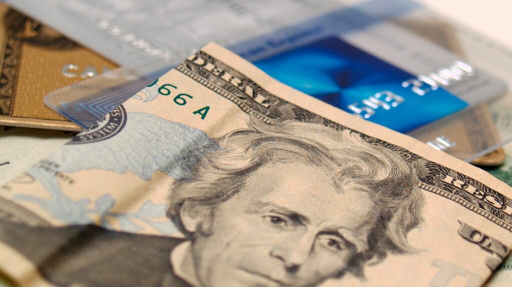 Dólar oficial y dólar tarjeta: banco por banco, a cuánto cotizan este martes 23 de septiembre