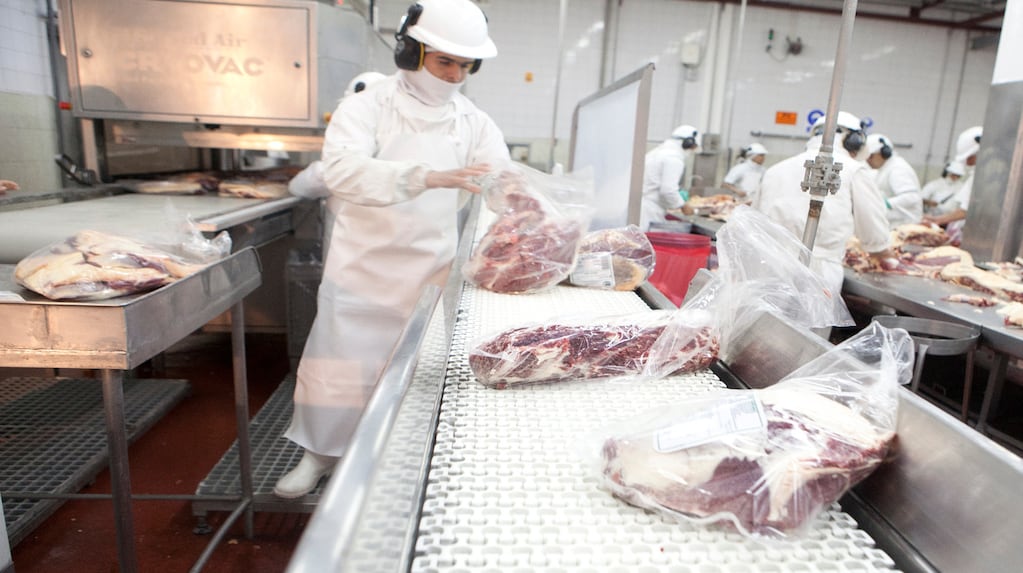 El Gobierno anunció que también eliminará las retenciones a las carnes avícolas y bovinas hasta el 31 de octubre