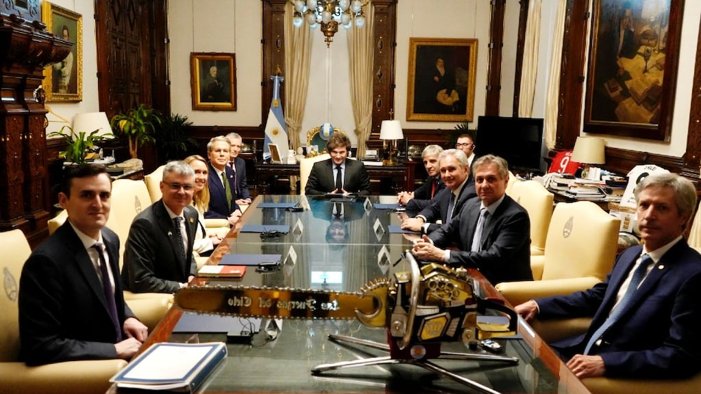 El secretario del Tesoro de EE.UU. aseguró que analizan opciones para asistir económicamente a la Argentina