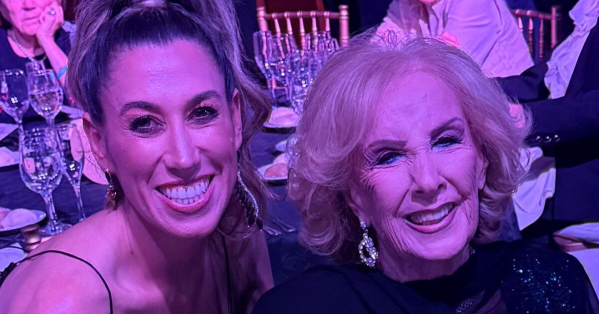 La polémica y sensual foto que Luciana Elbusto subió con Mirtha Legrand e inmediatamente borró