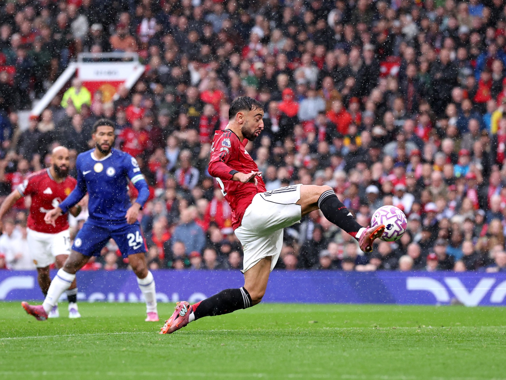 Manchester United venció al Chelsea 2-1 en la emocionante batalla de la Premier League