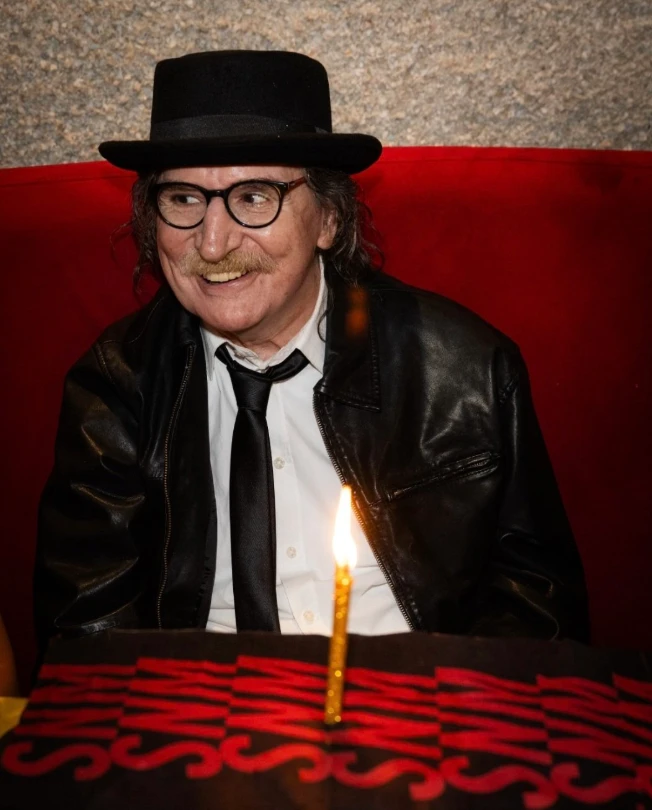 ¡Exclusivo! Las fotos del cumpleaños de Charly García: así festejó los 74 rodeado de sus amigos del rock 4 ¡Exclusivo! Las fotos del cumpleaños de Charly García: así festejó los 74 rodeado de sus amigos del rock