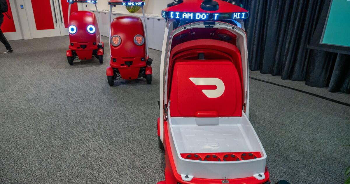 Doordash presenta un nuevo robot de entrega y una escala inteligente