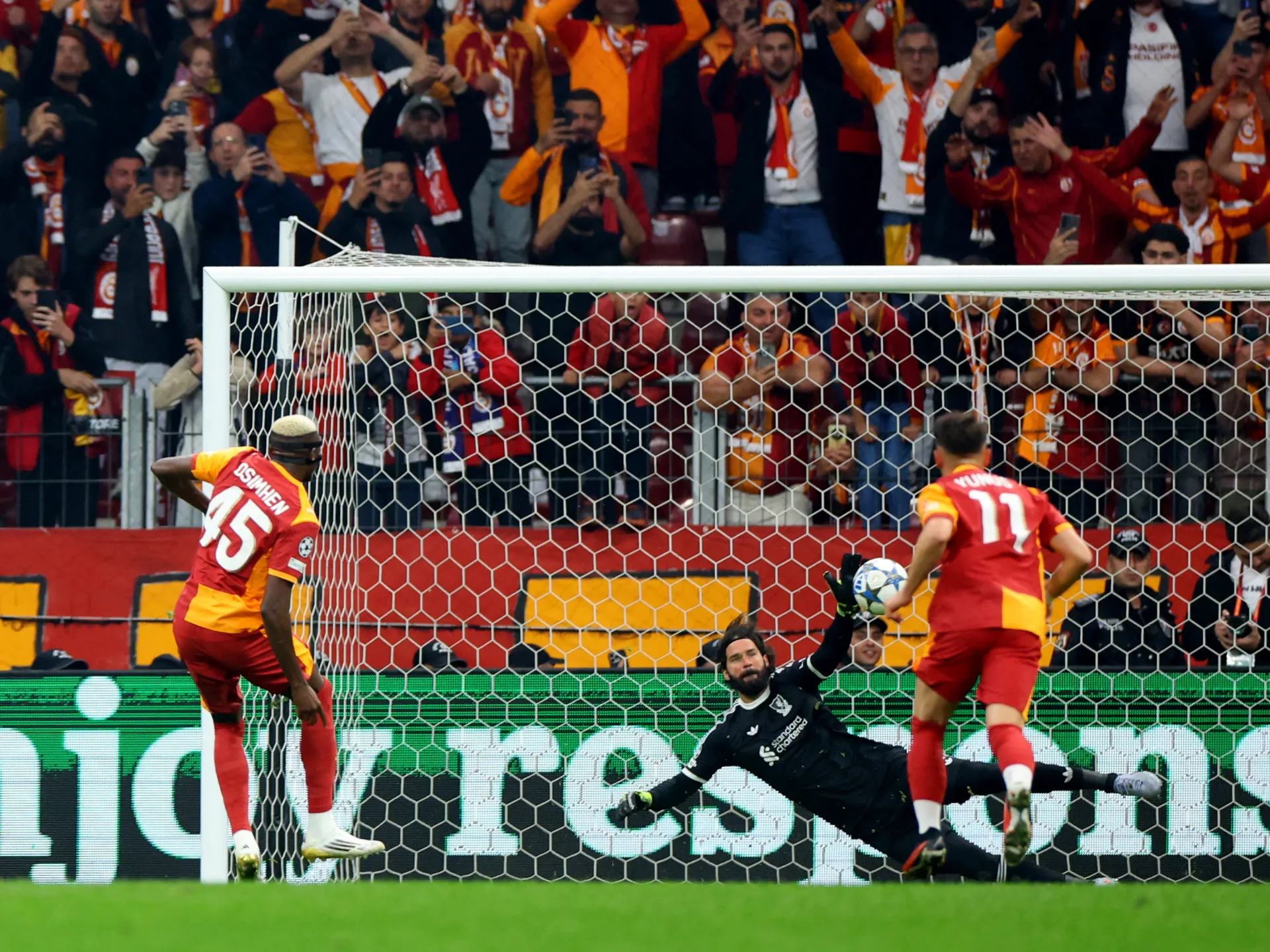 Galatasaray venció al Liverpool 1-0 en la estridente Liga de Campeones Choque