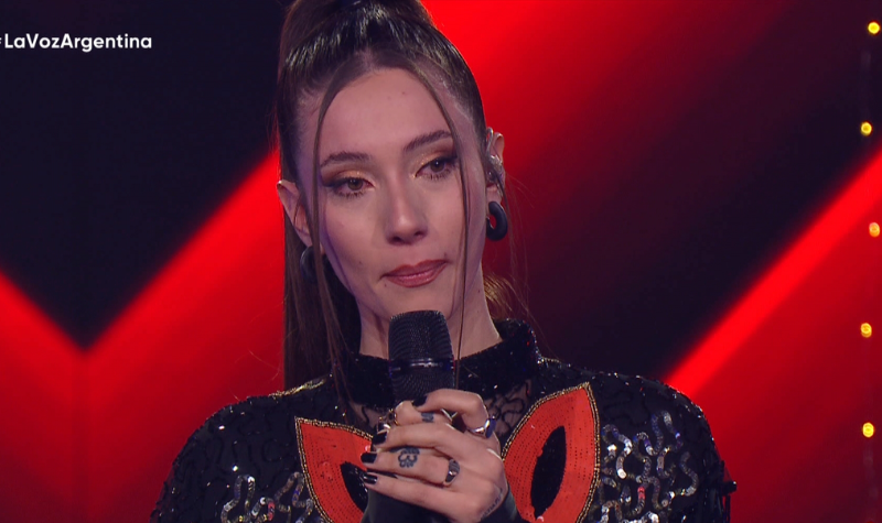 Una participante de La Voz no pudo seguir cantando y preocupó a todos los coaches: el video