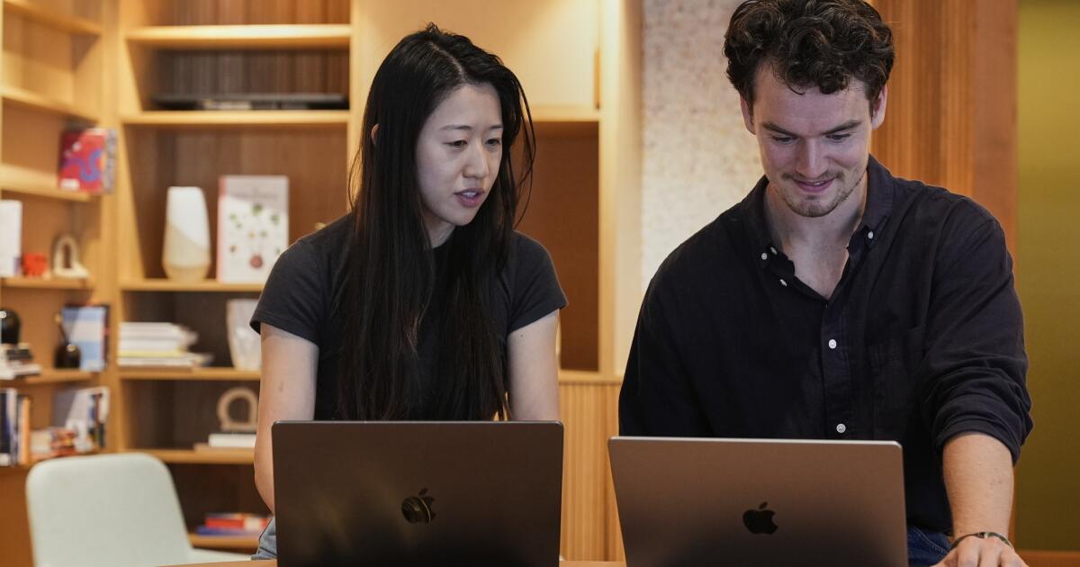 ¿Está transformando los trabajos tecnológicos de AI 'codificación de ambientes' o está creando ilusiones peligrosas?