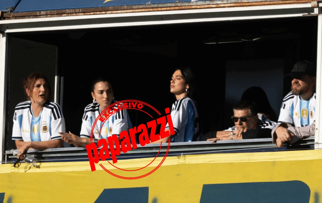 ¡Exclusivo! Las fotos de Dua Lipa en la Bombonera viendo el Superclásico entre Boca y River