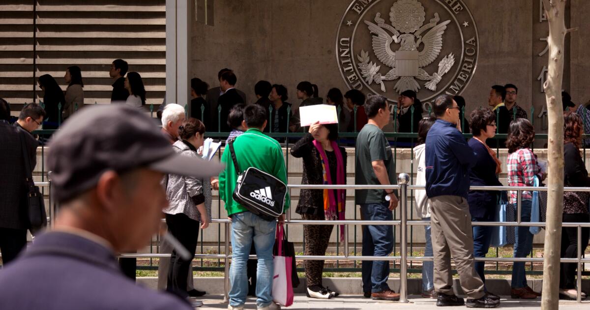 Apple, Google y otros piden a algunos empleados extranjeros que eviten viajar fuera del país