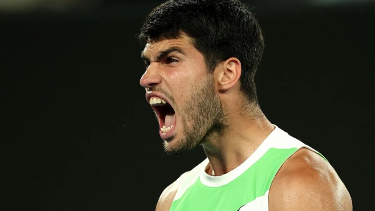 Alcaraz aplasta a De Miñaur y alcanza semifinales en Australia; Svitolina vence a Gauff