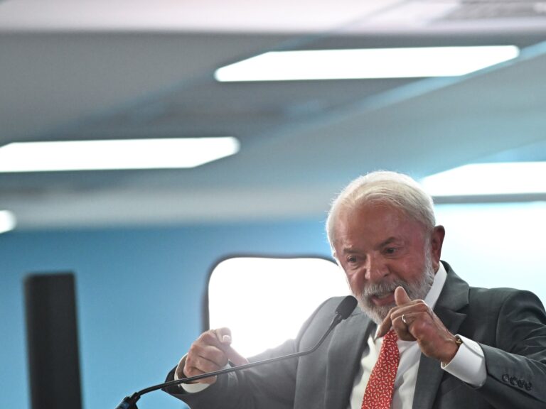 Brasil: operaron a Lula de cataratas