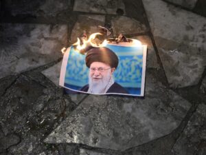 Donald Trump afirma que Irán cesó la matanza en las marchas y los planes de ejecuciones, pero no descarta una acción militar