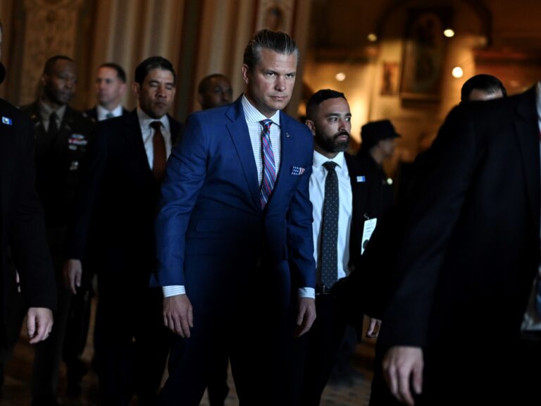 EE.UU. atacó un barco con una aeronave que parecía un avión civil