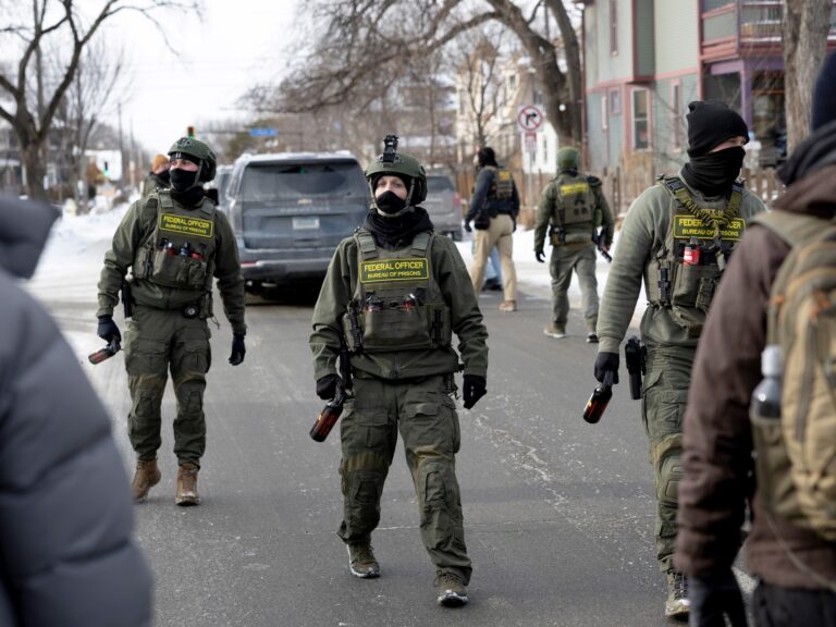 El arresto de un chico de cinco años en una redada antiinmigración alimenta la furia en Minneapolis