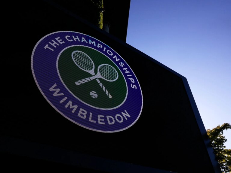 El tenis de Wimbledon vuelve a las canchas del Reino Unido y los activistas bloquean los planes de expansión
