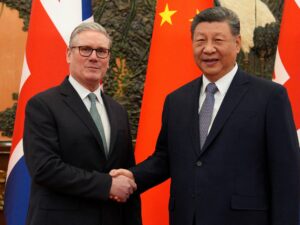 Keir Starmer y Xi Jinping estrechan lazos mientras Trump patea las alianzas globales