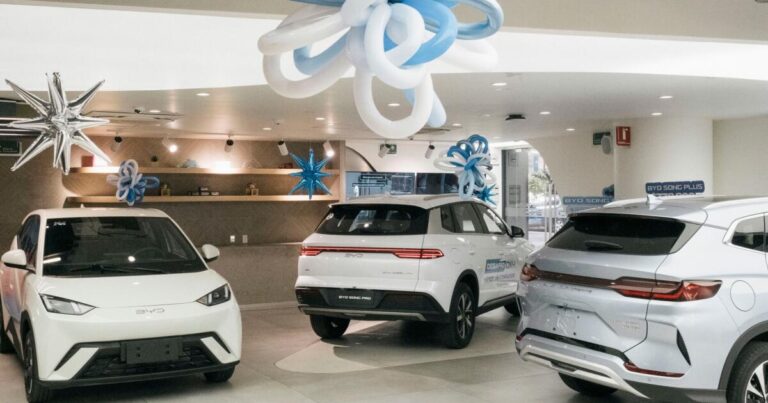 Los vehículos eléctricos chinos baratos de repente están por todas partes en México