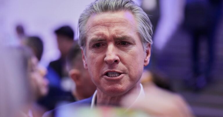 Mientras Newsom critica la supresión de contenido anti-Trump, TikTok culpa a una falla técnica