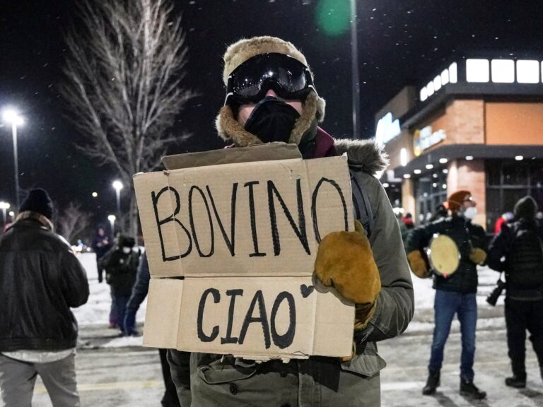 Minneapolis: Trump saca al comandante a cargo de las redadas y reorganiza el liderazgo de su ofensiva contra la inmigración