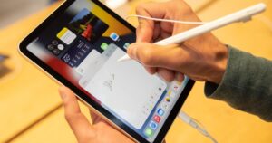Apple rediseña iOS para su nuevo iPhone plegable