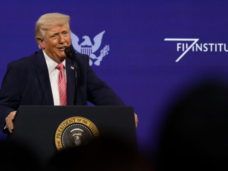 “El estrecho de Trump”: la curiosa frase del presidente de EE.UU. sobre Ormuz 8 “El estrecho de Trump”: la irónica frase del presidente de EE.UU. al hablar de Ormuz