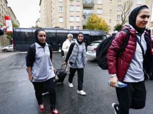Futbolistas de Irán que rechazaron el asilo regresan a su país sin claridad sobre su ingreso