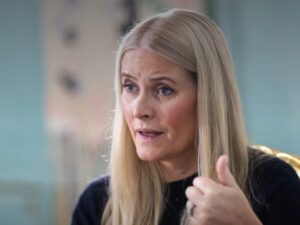 La princesa Mette-Marit de Noruega lamenta haber conocido a Jeffrey Epstein