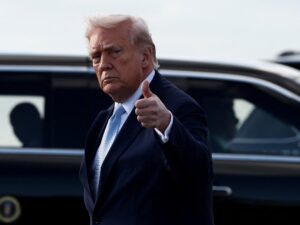 Trump negocia con Irán y frena ataques a plantas eléctricas por cinco días