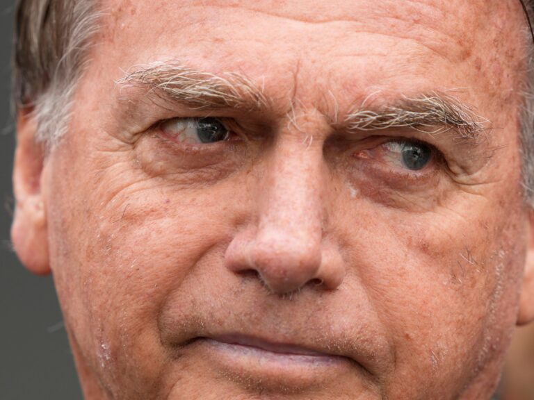 Brasil: Jair Bolsonaro es dado de alta y se traslada a prisión domiciliaria 13 Jair Bolsonaro tuvo una mejoría renal, pero sigue en terapia intensiva: qué dice el parte médico de hoy