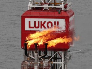 Rusia aprovecha el aumento del petróleo y la pausa en las sanciones de Trump para cargar buques petroleros
