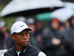 Tiger Woods, en problemas: acusado de manejar borracho tras un vuelco en Florida.