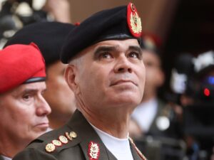 Venezuela: Delcy Rodríguez destituye al influyente ministro de Defensa, Vladimir Padrino