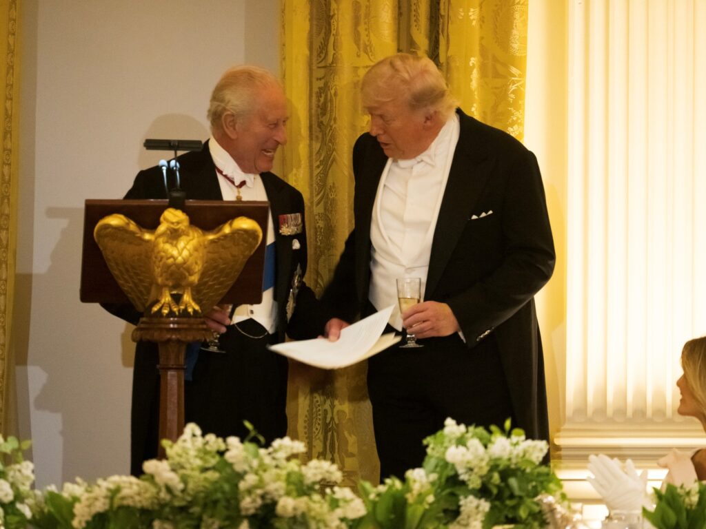 Cena de Estado en la Casa Blanca: Carlos III deslumbró a la corte de Trump entre tonos rosados y millonarios