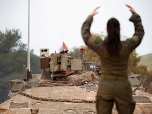 Guerra entre EE. UU., Israel e Irán: el Ejército iraní advierte que podría bloquear el comercio en la región por el bloqueo de Trump al estrecho de Ormuz