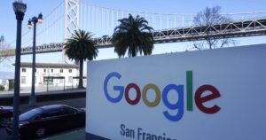 La competencia interna en Google impulsa a Anthropic y OpenAI en la carrera por la IA.
