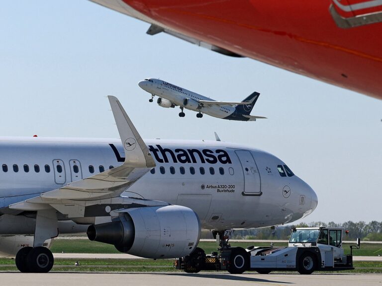 Lufthansa cancela 20.000 vuelos para ahorrar combustible ante una posible escasez por el bloqueo del Estrecho de Ormuz